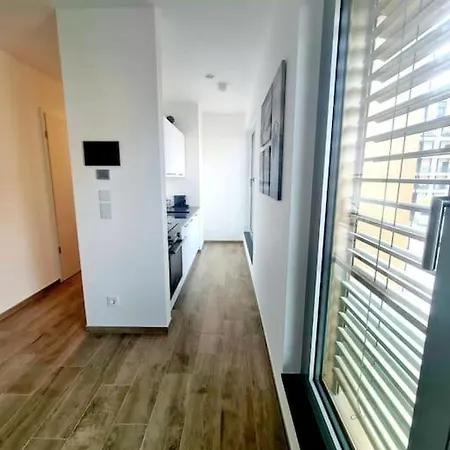1 Bedroom With Parking-cd6 *