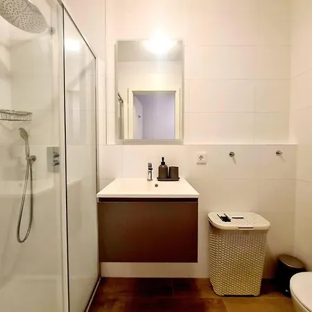 1 Bedroom With Parking-cd6